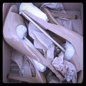 BNWOT! BCBG Nude Heels-sz 9